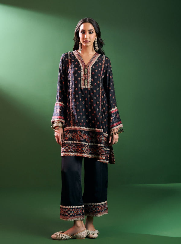 Hesi Cupro Satin Black Kurta Set